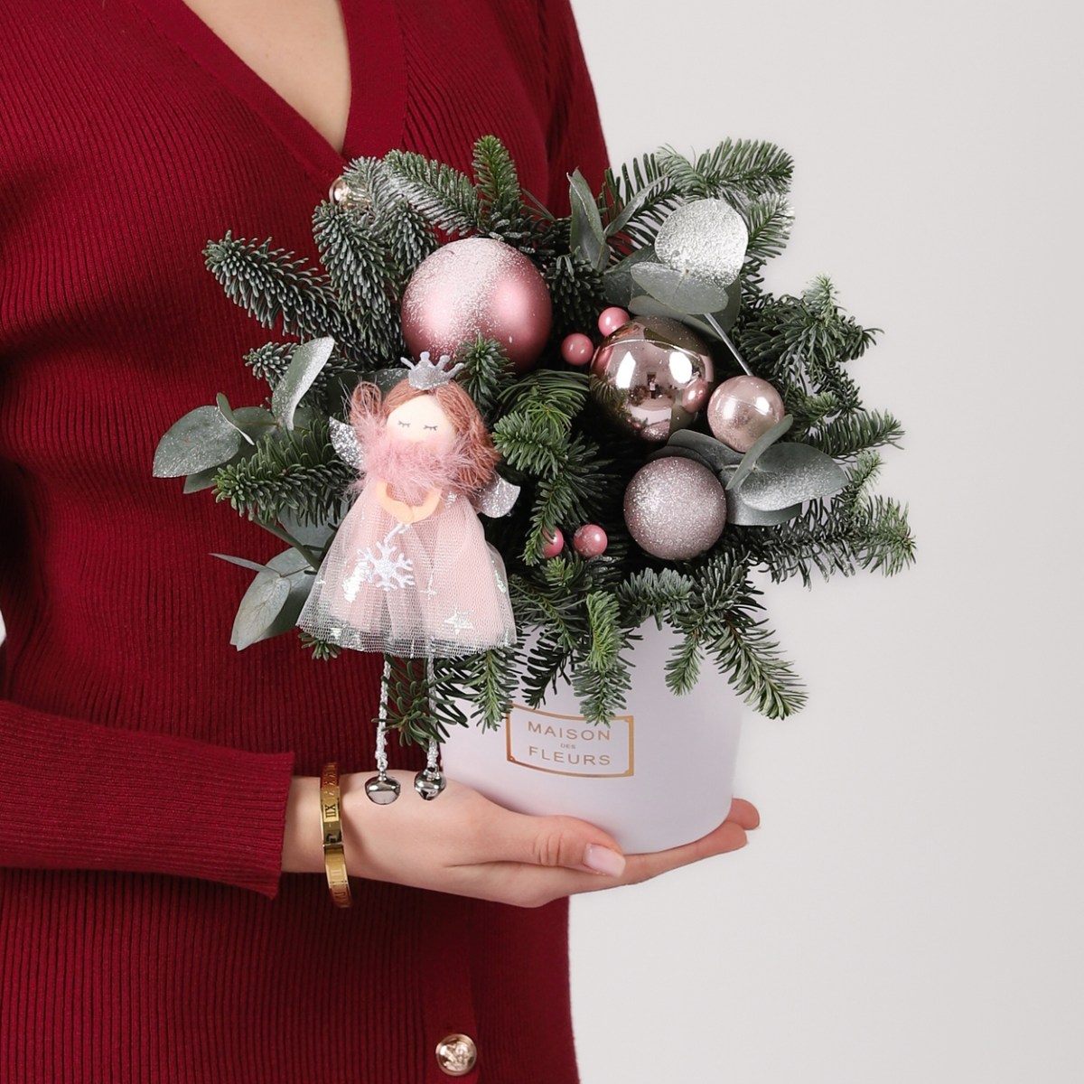 novogodnyaya korobka s elyu nobilisom 4